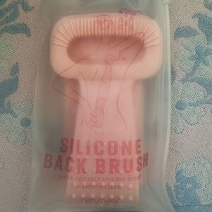 NWT Silicone Back Brush in Pink
